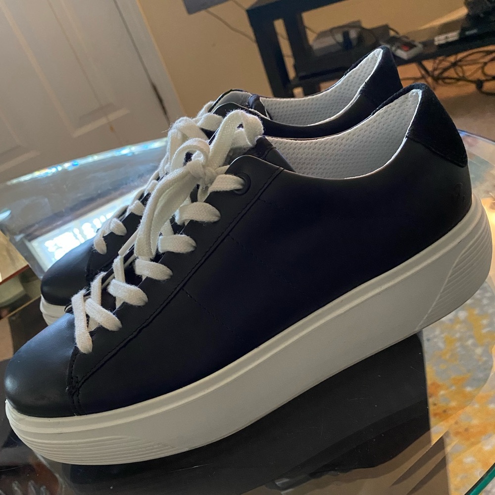 SUPER CUTE!!! Women ECCO Street Platform Sneakers
